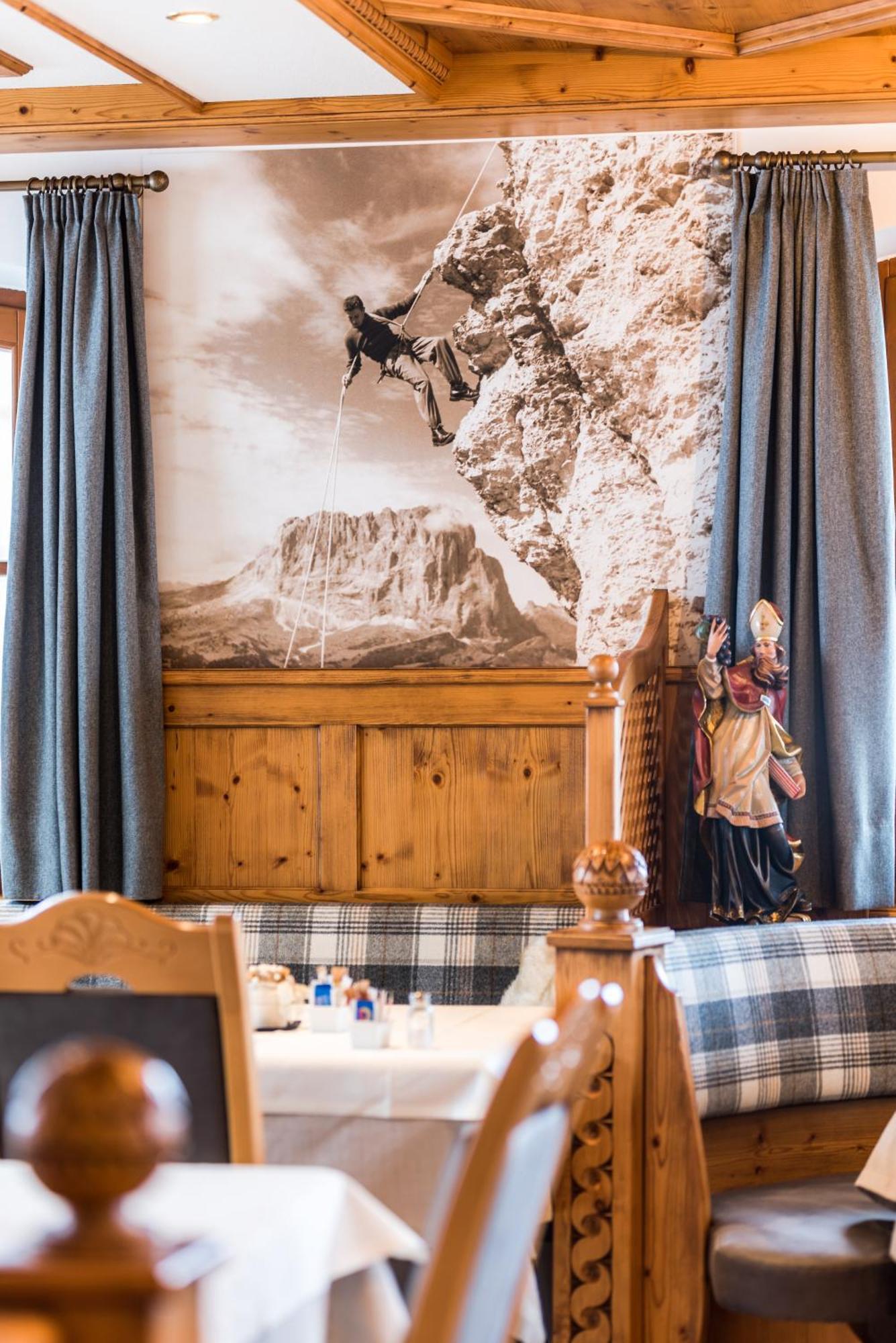 Garni Hotel Iris Sëlva Buitenkant foto