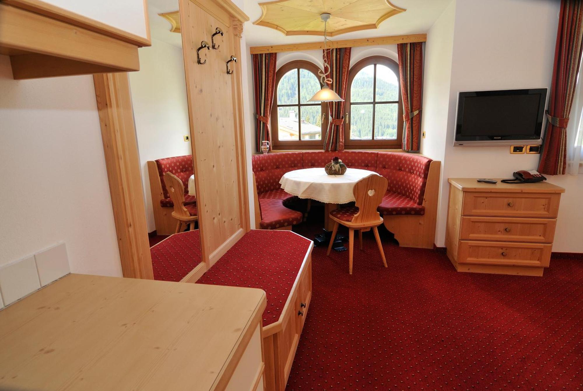 Garni Hotel Iris Sëlva Buitenkant foto