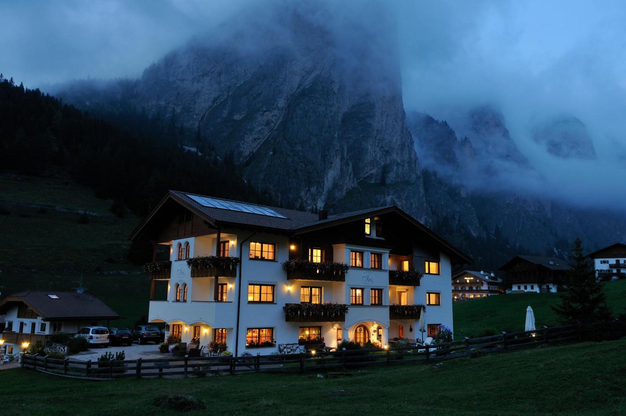 Garni Hotel Iris Sëlva Buitenkant foto